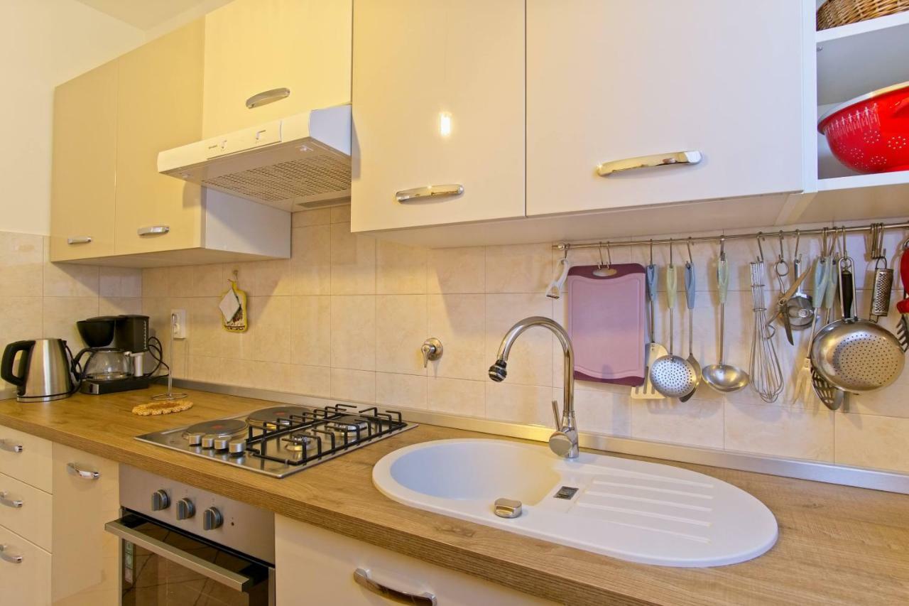 Apartmani Dorita Mali Lošinj Eksteriør bilde