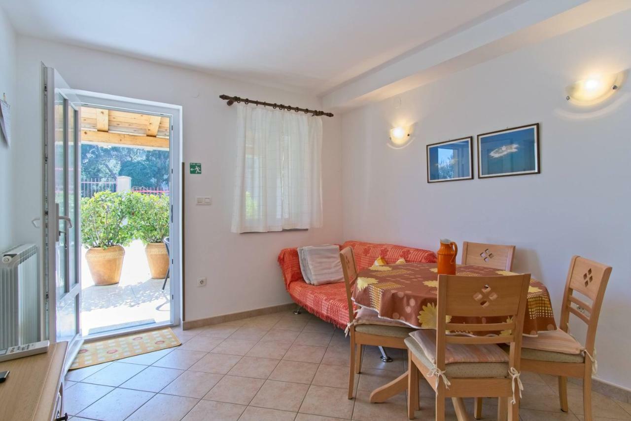 Apartmani Dorita Mali Lošinj Eksteriør bilde